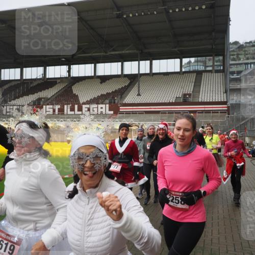 07.12.2025 - St. Pauli X-Mass-Run No. 15 Fabian Wolf http://msf.ph/oto/9416693 07.12.2025 11:11:21 Ziel 171, 182, 190, 411, 697, 698, 777, 787, 788, 812, 815, 817, 832, 841, 909, 1145, 1146, 1147, 1518, 1519, 1557, 1565, 1568, 1619, 1707, 1770, 2258, 2742, 4801, 4805, 4806, 4810, 4813, 5005, 5006 meine-sportfotos.de