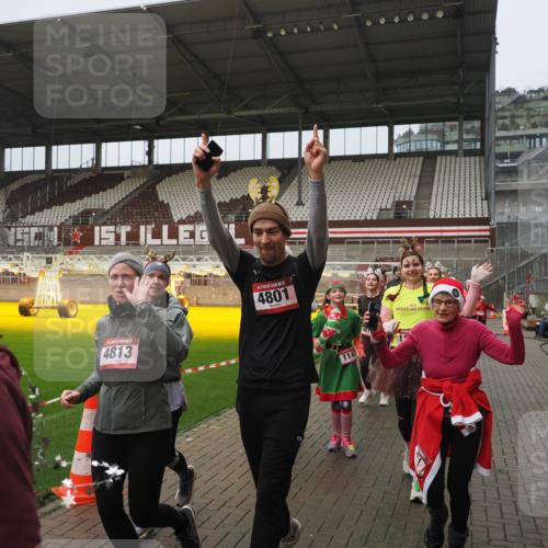 07.12.2025 - St. Pauli X-Mass-Run No. 15 Fabian Wolf http://msf.ph/oto/9416702 07.12.2025 11:11:22 Ziel 171, 182, 190, 411, 697, 698, 777, 787, 788, 812, 815, 817, 832, 841, 909, 1145, 1146, 1147, 1309, 1519, 1557, 1565, 1568, 1619, 1707, 1770, 2258, 2742, 4801, 4805, 4806, 4810, 4813, 5005, 5006 meine-sportfotos.de