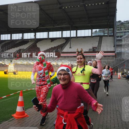 07.12.2025 - St. Pauli X-Mass-Run No. 15 Fabian Wolf http://msf.ph/oto/9416707 07.12.2025 11:11:24 Ziel 171, 182, 190, 411, 777, 787, 788, 812, 815, 817, 832, 841, 909, 1145, 1146, 1147, 1309, 1557, 1565, 1568, 1619, 1707, 1770, 2742, 4801, 4805, 4806, 4810, 4813, 5005, 5006 meine-sportfotos.de
