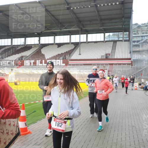 07.12.2025 - St. Pauli X-Mass-Run No. 15 Fabian Wolf http://msf.ph/oto/9416720 07.12.2025 11:11:27 Ziel 171, 182, 190, 411, 777, 787, 788, 812, 815, 817, 832, 841, 909, 1145, 1146, 1147, 1309, 1557, 1565, 1568, 1589, 1619, 1707, 1767, 1770, 4801, 4805, 4806, 4810, 4813, 5005, 5006 meine-sportfotos.de