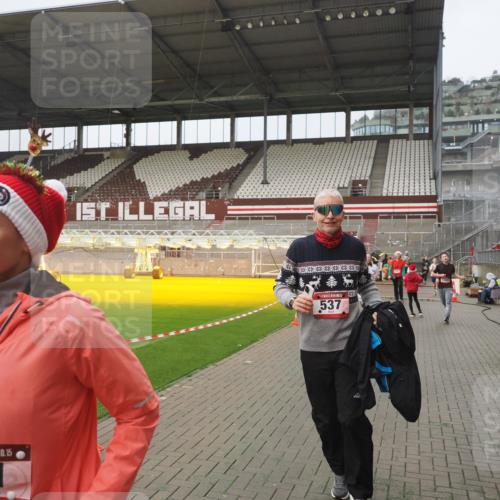 07.12.2025 - St. Pauli X-Mass-Run No. 15 Fabian Wolf http://msf.ph/oto/9416727 07.12.2025 11:11:28 Ziel 171, 182, 190, 411, 777, 787, 788, 812, 815, 817, 832, 841, 909, 1145, 1146, 1147, 1309, 1321, 1557, 1565, 1568, 1589, 1619, 1767, 1770, 4801, 4805, 4806, 4810, 4813, 5005, 5006 meine-sportfotos.de