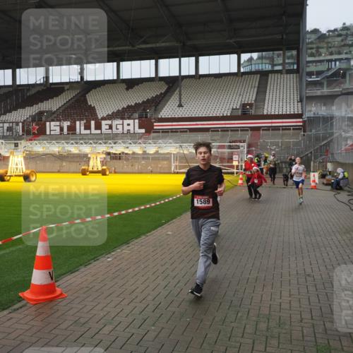07.12.2025 - St. Pauli X-Mass-Run No. 15 Fabian Wolf http://msf.ph/oto/9416734 07.12.2025 11:11:31 Ziel 171, 182, 190, 411, 812, 815, 1145, 1146, 1147, 1309, 1321, 1589, 1711, 1714, 1767, 1770, 4805, 4806, 4810, 5005, 5006 meine-sportfotos.de