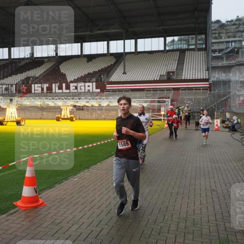 07.12.2025 - St. Pauli X-Mass-Run No. 15 Fabian Wolf http://msf.ph/oto/9416735 07.12.2025 11:11:31 Ziel 171, 182, 190, 411, 812, 815, 1145, 1146, 1147, 1309, 1321, 1589, 1711, 1714, 1767, 1770, 4805, 4806, 4810, 5005, 5006 meine-sportfotos.de
