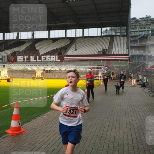07.12.2025 - St. Pauli X-Mass-Run No. 15 Fabian Wolf http://msf.ph/oto/9416746 07.12.2025 11:11:34 Ziel 171, 182, 190, 1309, 1321, 1589, 1711, 1714, 1767, 1770, 4805, 4806, 4810, 5005, 5006 meine-sportfotos.de
