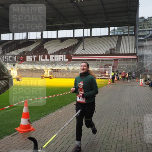 07.12.2025 - St. Pauli X-Mass-Run No. 15 Fabian Wolf http://msf.ph/oto/9416762 07.12.2025 11:11:38 Ziel 171, 689, 690, 1309, 1321, 1589, 1711, 1714, 1767, 1770 meine-sportfotos.de