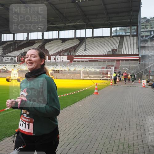 07.12.2025 - St. Pauli X-Mass-Run No. 15 Fabian Wolf http://msf.ph/oto/9416764 07.12.2025 11:11:38 Ziel 171, 689, 690, 1309, 1321, 1589, 1711, 1714, 1767, 1770 meine-sportfotos.de