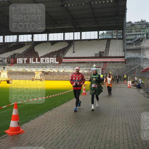 07.12.2025 - St. Pauli X-Mass-Run No. 15 Fabian Wolf http://msf.ph/oto/9416772 07.12.2025 11:11:46 Ziel 679, 689, 690, 1186, 1321, 1589, 1711, 1714 meine-sportfotos.de