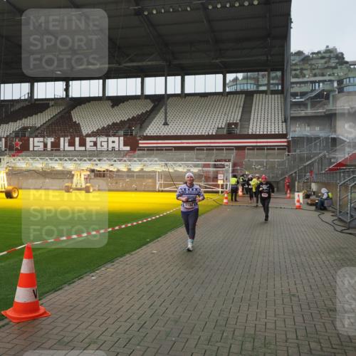 07.12.2025 - St. Pauli X-Mass-Run No. 15 Fabian Wolf http://msf.ph/oto/9416795 07.12.2025 11:11:51 Ziel 408, 437, 679, 689, 690, 694, 1186, 1711 meine-sportfotos.de