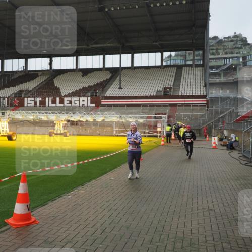 07.12.2025 - St. Pauli X-Mass-Run No. 15 Fabian Wolf http://msf.ph/oto/9416796 07.12.2025 11:11:51 Ziel 408, 437, 679, 689, 690, 694, 1186, 1711 meine-sportfotos.de