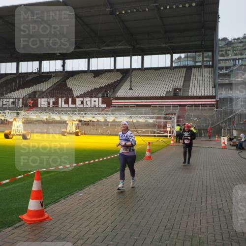 07.12.2025 - St. Pauli X-Mass-Run No. 15 Fabian Wolf http://msf.ph/oto/9416799 07.12.2025 11:11:52 Ziel 408, 437, 679, 689, 690, 694, 1186 meine-sportfotos.de