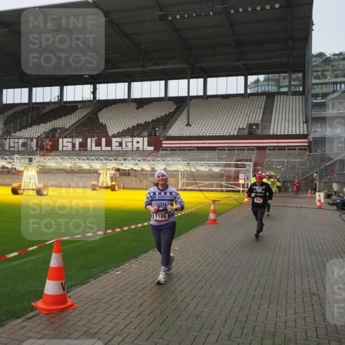 07.12.2025 - St. Pauli X-Mass-Run No. 15 Fabian Wolf http://msf.ph/oto/9416801 07.12.2025 11:11:52 Ziel 408, 437, 679, 689, 690, 694, 1186 meine-sportfotos.de