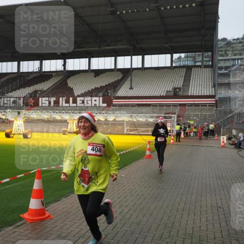 07.12.2025 - St. Pauli X-Mass-Run No. 15 Fabian Wolf http://msf.ph/oto/9416816 07.12.2025 11:11:56 Ziel 408, 437, 679, 689, 690, 694, 695, 1186 meine-sportfotos.de