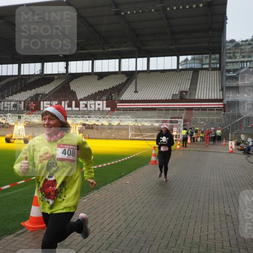 07.12.2025 - St. Pauli X-Mass-Run No. 15 Fabian Wolf http://msf.ph/oto/9416817 07.12.2025 11:11:56 Ziel 408, 437, 679, 689, 690, 694, 695, 1186 meine-sportfotos.de