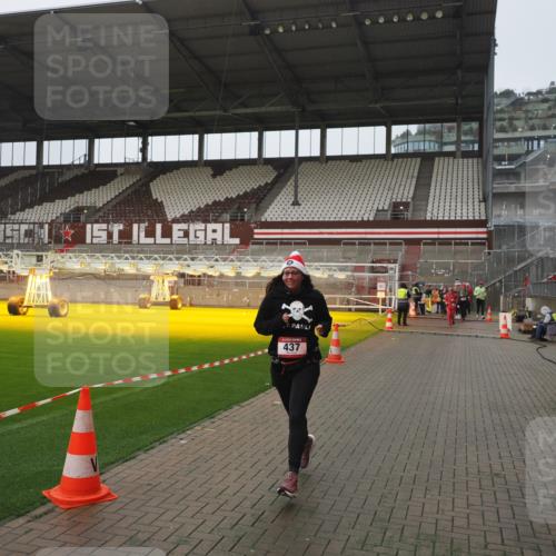 07.12.2025 - St. Pauli X-Mass-Run No. 15 Fabian Wolf http://msf.ph/oto/9416822 07.12.2025 11:11:57 Ziel 408, 437, 679, 689, 690, 694, 695, 1186 meine-sportfotos.de