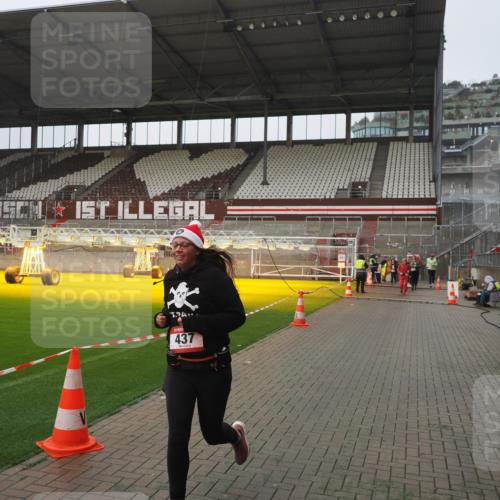 07.12.2025 - St. Pauli X-Mass-Run No. 15 Fabian Wolf http://msf.ph/oto/9416824 07.12.2025 11:11:57 Ziel 408, 437, 679, 689, 690, 694, 695, 1186 meine-sportfotos.de