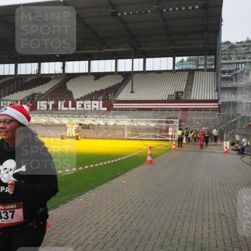 07.12.2025 - St. Pauli X-Mass-Run No. 15 Fabian Wolf http://msf.ph/oto/9416826 07.12.2025 11:11:58 Ziel 408, 437, 679, 689, 690, 694, 695, 819, 1186 meine-sportfotos.de