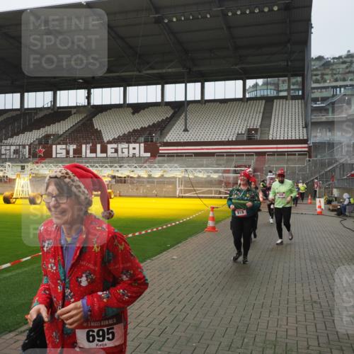 07.12.2025 - St. Pauli X-Mass-Run No. 15 Fabian Wolf http://msf.ph/oto/9416835 07.12.2025 11:12:07 Ziel 388, 408, 416, 437, 694, 695, 819, 1246, 1278 meine-sportfotos.de
