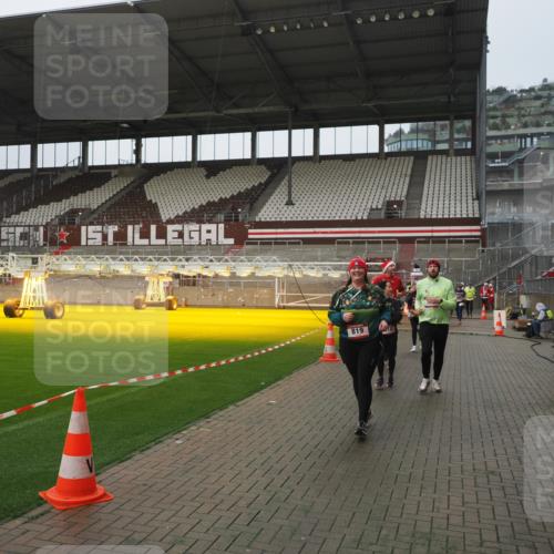 07.12.2025 - St. Pauli X-Mass-Run No. 15 Fabian Wolf http://msf.ph/oto/9416836 07.12.2025 11:12:08 Ziel 76, 79, 388, 408, 416, 437, 695, 819, 1246, 1278 meine-sportfotos.de