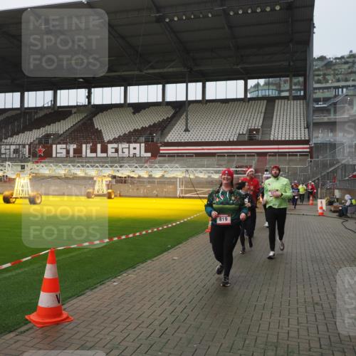07.12.2025 - St. Pauli X-Mass-Run No. 15 Fabian Wolf http://msf.ph/oto/9416837 07.12.2025 11:12:08 Ziel 76, 79, 388, 408, 416, 437, 695, 819, 1246, 1278 meine-sportfotos.de