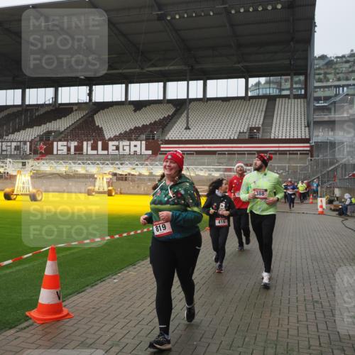 07.12.2025 - St. Pauli X-Mass-Run No. 15 Fabian Wolf http://msf.ph/oto/9416841 07.12.2025 11:12:09 Ziel 76, 79, 388, 408, 416, 437, 695, 819, 1246, 1278 meine-sportfotos.de