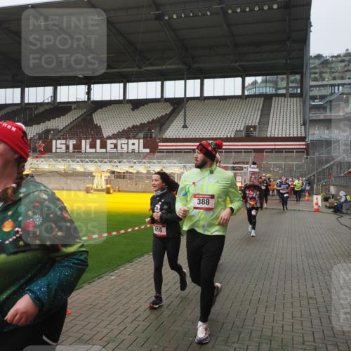 07.12.2025 - St. Pauli X-Mass-Run No. 15 Fabian Wolf http://msf.ph/oto/9416846 07.12.2025 11:12:10 Ziel 76, 79, 388, 408, 416, 437, 605, 695, 819, 1246, 1278 meine-sportfotos.de