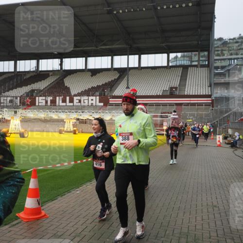 07.12.2025 - St. Pauli X-Mass-Run No. 15 Fabian Wolf http://msf.ph/oto/9416847 07.12.2025 11:12:10 Ziel 76, 79, 388, 408, 416, 437, 605, 695, 819, 1246, 1278 meine-sportfotos.de