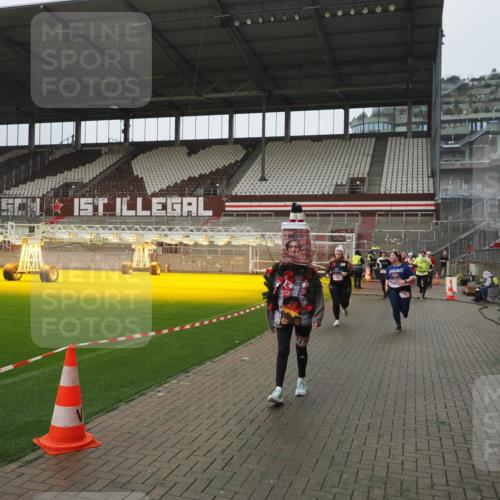 07.12.2025 - St. Pauli X-Mass-Run No. 15 Fabian Wolf http://msf.ph/oto/9416856 07.12.2025 11:12:13 Ziel 76, 79, 388, 416, 597, 605, 695, 819, 836, 888, 1246, 1278 meine-sportfotos.de