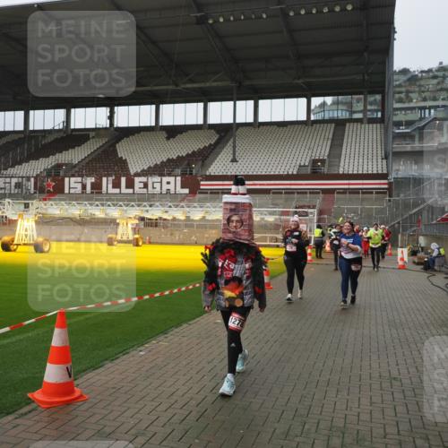 07.12.2025 - St. Pauli X-Mass-Run No. 15 Fabian Wolf http://msf.ph/oto/9416859 07.12.2025 11:12:14 Ziel 76, 79, 388, 416, 597, 605, 695, 819, 836, 839, 888, 1246, 1278 meine-sportfotos.de