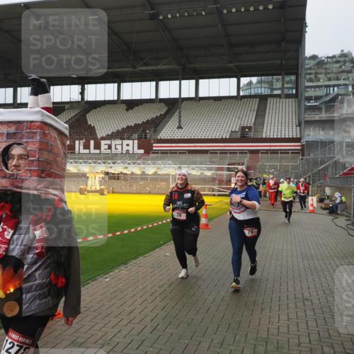 07.12.2025 - St. Pauli X-Mass-Run No. 15 Fabian Wolf http://msf.ph/oto/9416863 07.12.2025 11:12:15 Ziel 76, 79, 218, 388, 416, 597, 605, 671, 682, 695, 718, 819, 836, 839, 888, 1246, 1278 meine-sportfotos.de