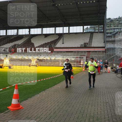 07.12.2025 - St. Pauli X-Mass-Run No. 15 Fabian Wolf http://msf.ph/oto/9416870 07.12.2025 11:12:18 Ziel 76, 79, 218, 388, 416, 597, 605, 671, 682, 718, 819, 836, 839, 888, 1246, 1278, 2858 meine-sportfotos.de