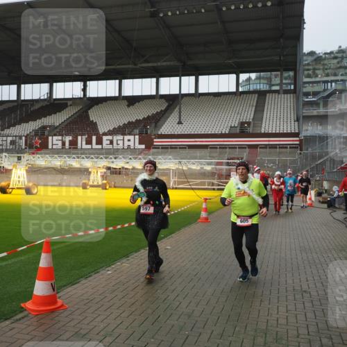 07.12.2025 - St. Pauli X-Mass-Run No. 15 Fabian Wolf http://msf.ph/oto/9416875 07.12.2025 11:12:19 Ziel 76, 79, 218, 388, 416, 597, 605, 671, 682, 718, 836, 839, 888, 1246, 1278, 2858 meine-sportfotos.de