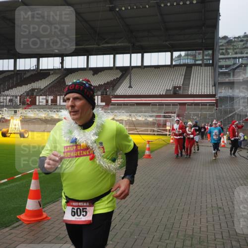 07.12.2025 - St. Pauli X-Mass-Run No. 15 Fabian Wolf http://msf.ph/oto/9416879 07.12.2025 11:12:21 Ziel 46, 76, 79, 218, 597, 605, 663, 671, 682, 718, 836, 839, 888, 1246, 2858 meine-sportfotos.de