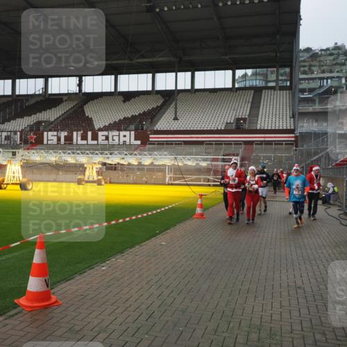 07.12.2025 - St. Pauli X-Mass-Run No. 15 Fabian Wolf http://msf.ph/oto/9416881 07.12.2025 11:12:22 Ziel 46, 76, 79, 218, 597, 605, 663, 671, 682, 718, 836, 839, 888, 2858 meine-sportfotos.de