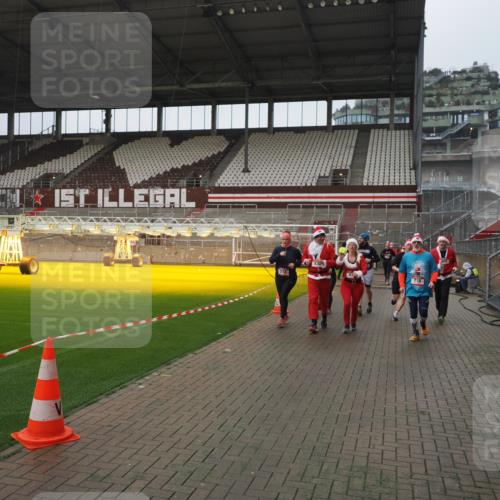07.12.2025 - St. Pauli X-Mass-Run No. 15 Fabian Wolf http://msf.ph/oto/9416883 07.12.2025 11:12:22 Ziel 46, 76, 79, 218, 597, 605, 663, 671, 682, 718, 836, 839, 888, 2858 meine-sportfotos.de