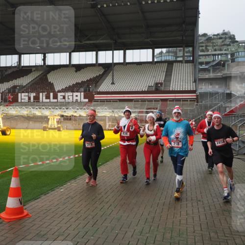 07.12.2025 - St. Pauli X-Mass-Run No. 15 Fabian Wolf http://msf.ph/oto/9416890 07.12.2025 11:12:24 Ziel 46, 76, 79, 218, 597, 605, 663, 671, 682, 718, 836, 839, 888, 2858 meine-sportfotos.de
