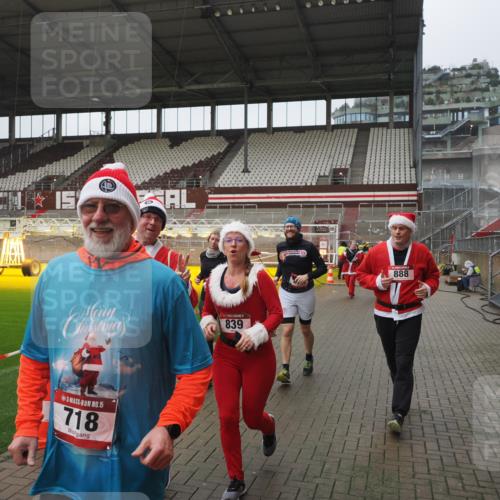 07.12.2025 - St. Pauli X-Mass-Run No. 15 Fabian Wolf http://msf.ph/oto/9416896 07.12.2025 11:12:25 Ziel 46, 76, 79, 218, 489, 597, 605, 663, 671, 682, 718, 836, 839, 888, 1142, 2858 meine-sportfotos.de
