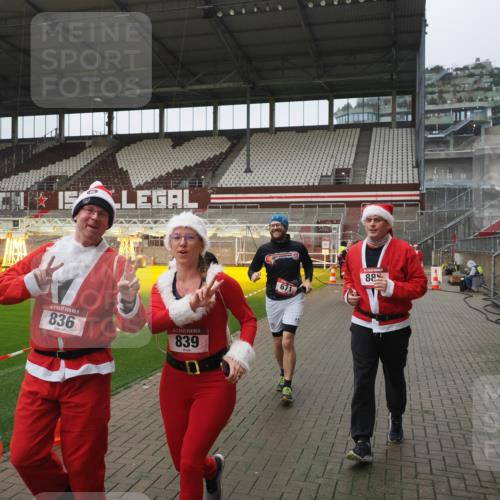 07.12.2025 - St. Pauli X-Mass-Run No. 15 Fabian Wolf http://msf.ph/oto/9416897 07.12.2025 11:12:26 Ziel 46, 76, 79, 218, 489, 597, 605, 663, 671, 682, 718, 836, 839, 888, 1142, 1609, 1610, 2858 meine-sportfotos.de