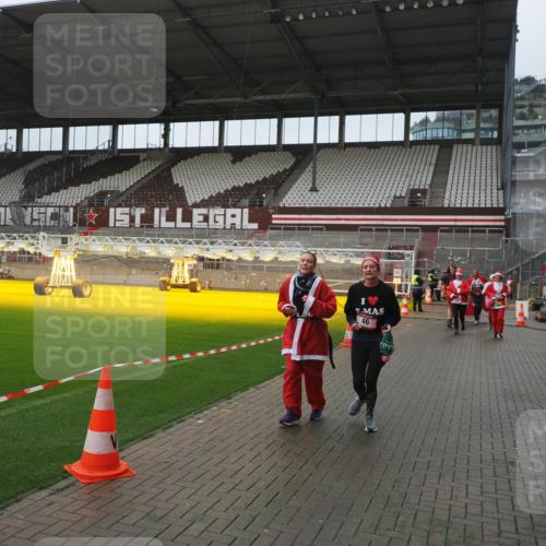 07.12.2025 - St. Pauli X-Mass-Run No. 15 Fabian Wolf http://msf.ph/oto/9416904 07.12.2025 11:12:30 Ziel 46, 218, 489, 597, 605, 663, 671, 682, 718, 836, 839, 888, 1142, 1261, 1423, 1609, 1610, 2858 meine-sportfotos.de