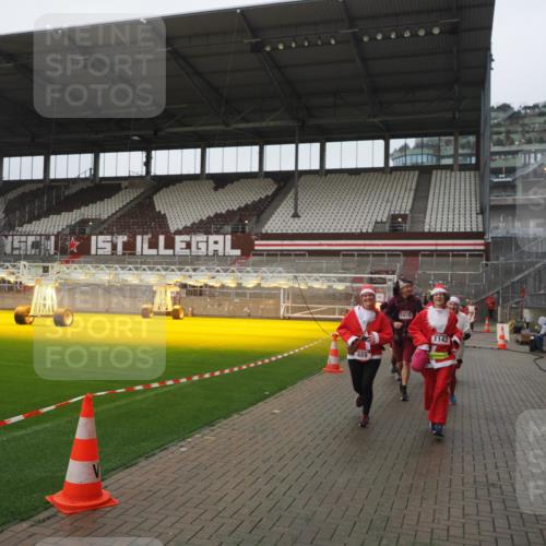07.12.2025 - St. Pauli X-Mass-Run No. 15 Fabian Wolf http://msf.ph/oto/9416912 07.12.2025 11:12:34 Ziel 46, 218, 489, 663, 671, 682, 718, 839, 1142, 1261, 1423, 1609, 1610, 2858 meine-sportfotos.de
