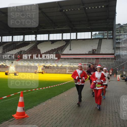 07.12.2025 - St. Pauli X-Mass-Run No. 15 Fabian Wolf http://msf.ph/oto/9416914 07.12.2025 11:12:35 Ziel 46, 218, 489, 663, 671, 682, 718, 1142, 1261, 1423, 1609, 1610, 2858 meine-sportfotos.de