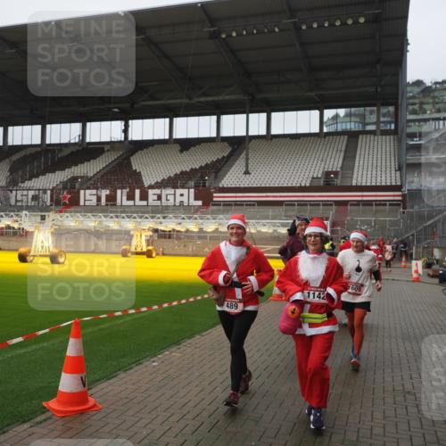 07.12.2025 - St. Pauli X-Mass-Run No. 15 Fabian Wolf http://msf.ph/oto/9416916 07.12.2025 11:12:36 Ziel 46, 489, 663, 1142, 1261, 1420, 1422, 1423, 1609, 1610, 2858 meine-sportfotos.de