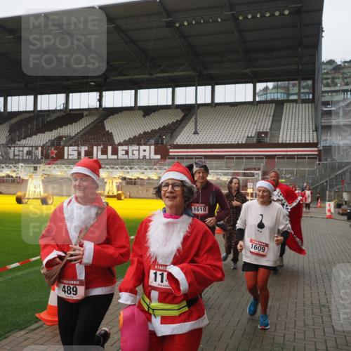 07.12.2025 - St. Pauli X-Mass-Run No. 15 Fabian Wolf http://msf.ph/oto/9416919 07.12.2025 11:12:37 Ziel 46, 489, 663, 1142, 1261, 1420, 1422, 1423, 1609, 1610, 2858 meine-sportfotos.de