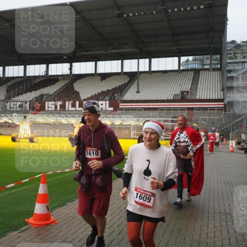 07.12.2025 - St. Pauli X-Mass-Run No. 15 Fabian Wolf http://msf.ph/oto/9416921 07.12.2025 11:12:37 Ziel 46, 489, 663, 1142, 1261, 1420, 1422, 1423, 1609, 1610, 2858 meine-sportfotos.de