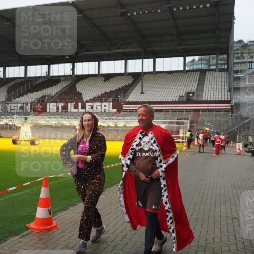 07.12.2025 - St. Pauli X-Mass-Run No. 15 Fabian Wolf http://msf.ph/oto/9416925 07.12.2025 11:12:39 Ziel 46, 489, 494, 663, 1142, 1261, 1420, 1422, 1423, 1609, 1610 meine-sportfotos.de