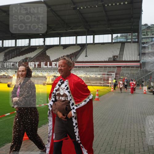 07.12.2025 - St. Pauli X-Mass-Run No. 15 Fabian Wolf http://msf.ph/oto/9416927 07.12.2025 11:12:39 Ziel 46, 489, 494, 663, 1142, 1261, 1420, 1422, 1423, 1609, 1610 meine-sportfotos.de