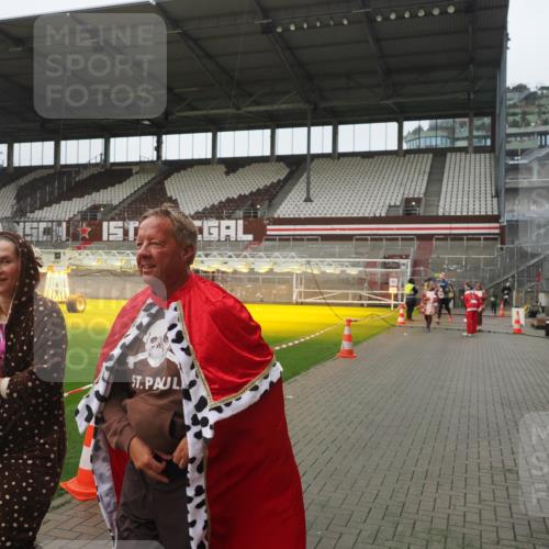 07.12.2025 - St. Pauli X-Mass-Run No. 15 Fabian Wolf http://msf.ph/oto/9416928 07.12.2025 11:12:39 Ziel 46, 489, 494, 663, 1142, 1261, 1420, 1422, 1423, 1609, 1610 meine-sportfotos.de