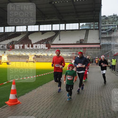 07.12.2025 - St. Pauli X-Mass-Run No. 15 Fabian Wolf http://msf.ph/oto/9416946 07.12.2025 11:12:50 Ziel 494, 681, 919, 1420, 1422, 1423, 3167, 4794, 4795, 4796, 4802, 4804 meine-sportfotos.de