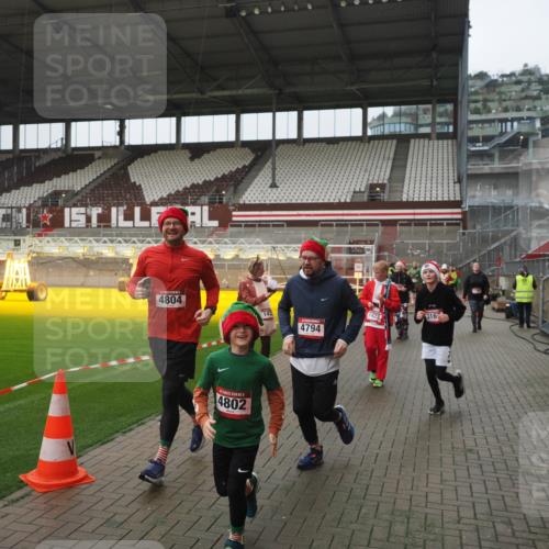 07.12.2025 - St. Pauli X-Mass-Run No. 15 Fabian Wolf http://msf.ph/oto/9416949 07.12.2025 11:12:51 Ziel 494, 681, 919, 1420, 1422, 3167, 4794, 4795, 4796, 4802, 4804 meine-sportfotos.de