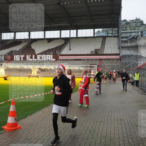 07.12.2025 - St. Pauli X-Mass-Run No. 15 Fabian Wolf http://msf.ph/oto/9416954 07.12.2025 11:12:52 Ziel 494, 681, 919, 1175, 1178, 1420, 1422, 3167, 4794, 4795, 4796, 4802, 4804 meine-sportfotos.de