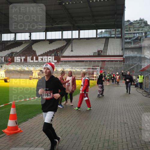 07.12.2025 - St. Pauli X-Mass-Run No. 15 Fabian Wolf http://msf.ph/oto/9416955 07.12.2025 11:12:53 Ziel 494, 681, 919, 1175, 1178, 1420, 1422, 1703, 3167, 4794, 4795, 4796, 4802, 4804 meine-sportfotos.de